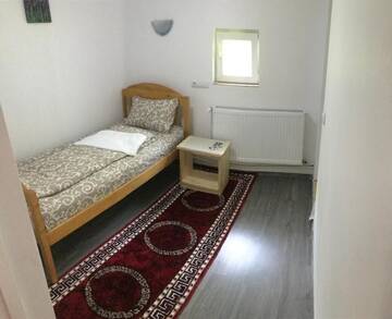 Фото номера Трехместный номер с ванной комнатой Гостевой дом Casa Maria г. Вишеу-де-Сус 3