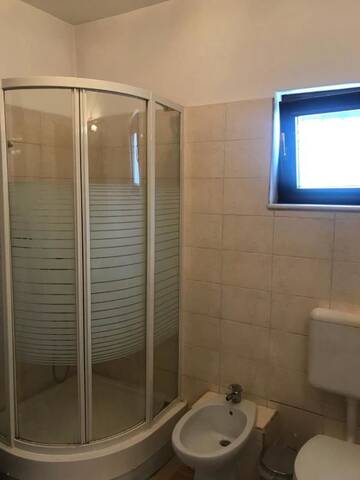 Фото номера Двухместный номер с 1 кроватью и общей ванной комнатой Гостевой дом Pensiunea La Răducu г. Вишеу-де-Сус 5