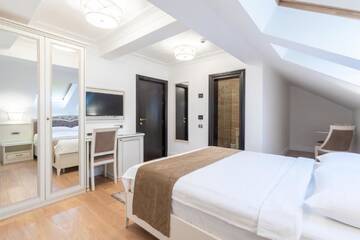 Фото номера Двухместный номер с 1 кроватью Отель Hotel Gabriela г. Вишеу-де-Сус 2